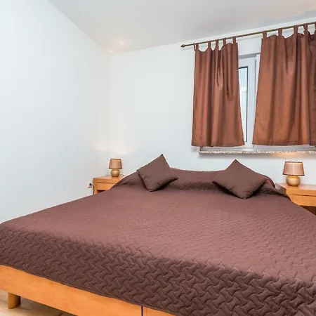 Apartment Vrulja